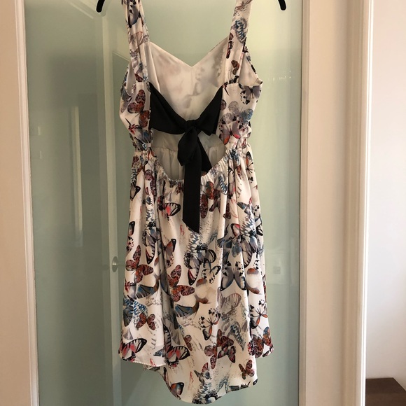 Butterfly dress with tie back - Picture 2 of 3